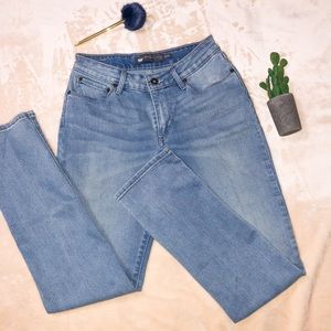 Make an offer! ✨ Women’s Levi’s Jeans